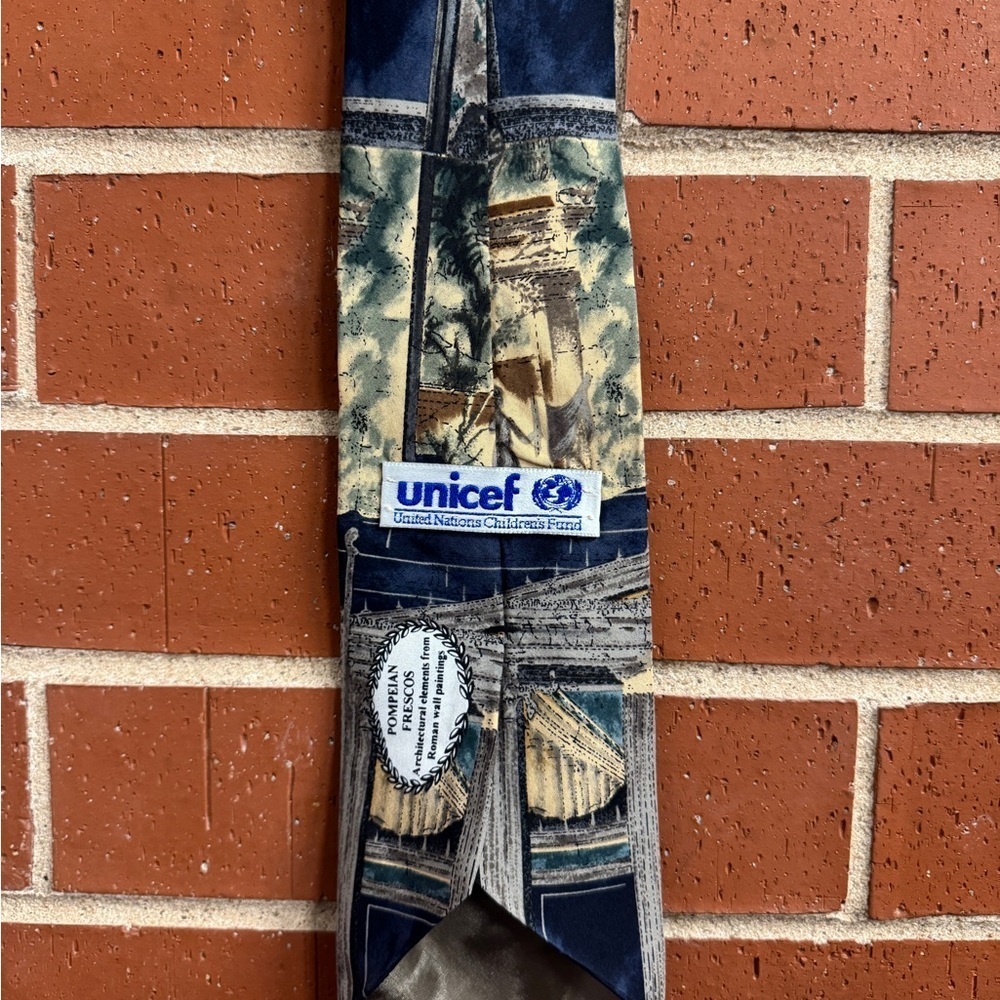 UNICEF Pompeii Frescoes Art Tie — Ancient Roman Print Necktie - Picture 3 of 3